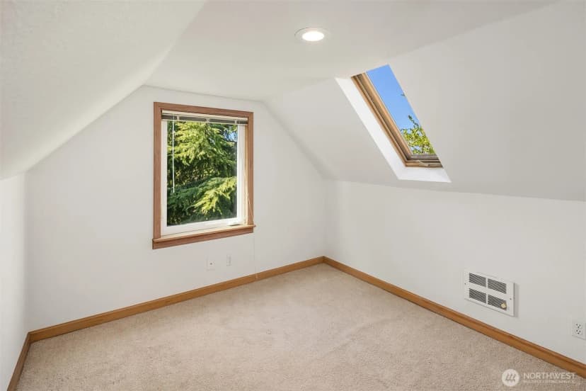 Property photo for 3838 38th Avenue S, Seattle photo 18