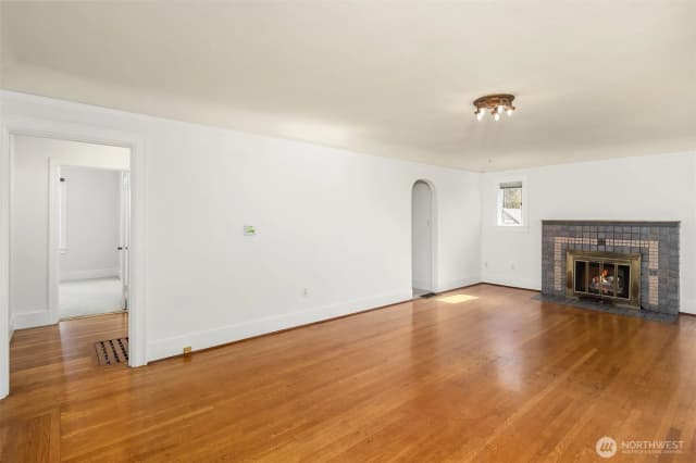 Property photo for 3838 38th Avenue S, Seattle photo 4