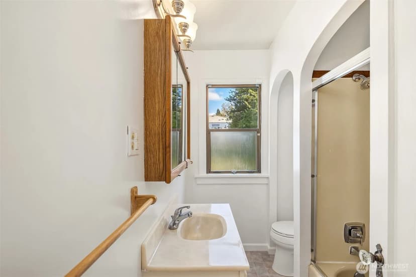 Property photo for 3838 38th Avenue S, Seattle photo 12