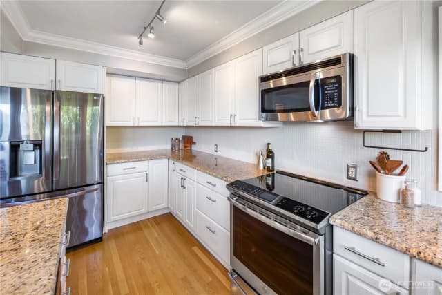 Property photo for 1758 Dexter Avenue N #5, Seattle photo 3
