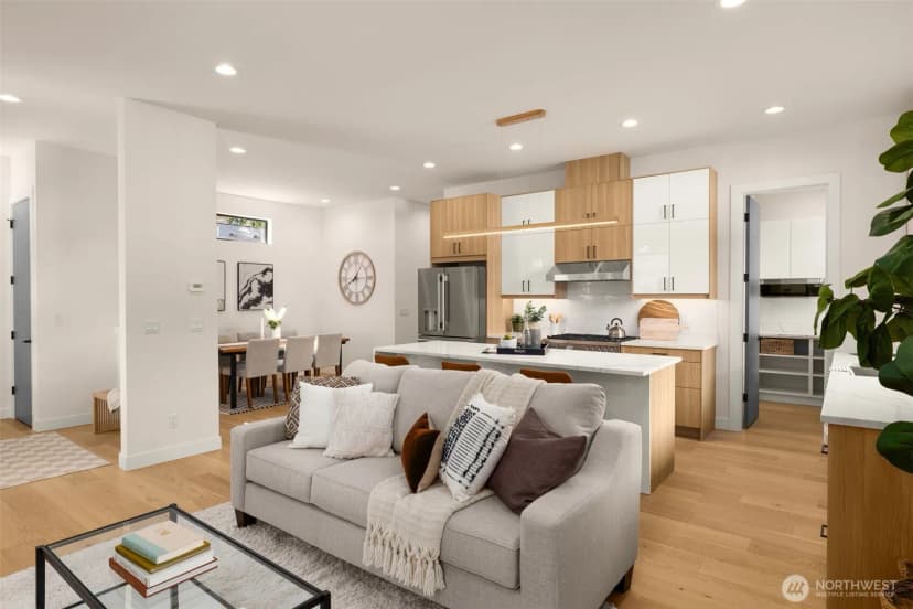 Property photo for 2731 50th Avenue Sw, Seattle photo 4