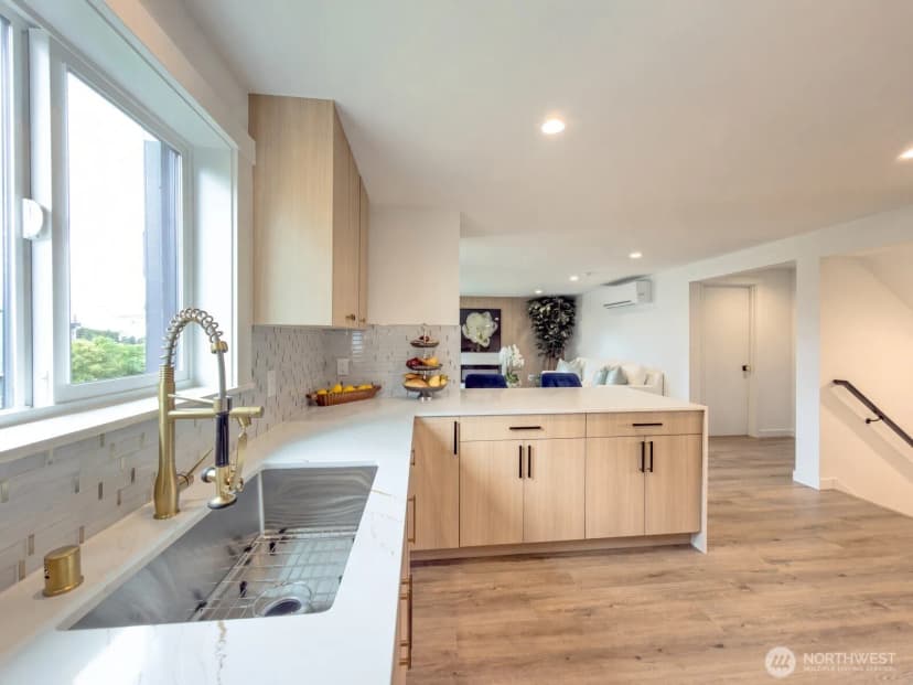 Property photo for 5402 20th Avenue S, Seattle photo 15