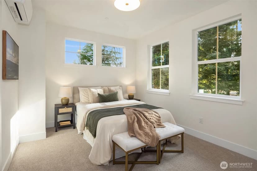 Property photo for 11810 Ne 103rd Place, Kirkland photo 8