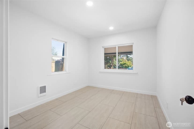 Property photo for 12243 16th Avenue S, Seattle photo 15