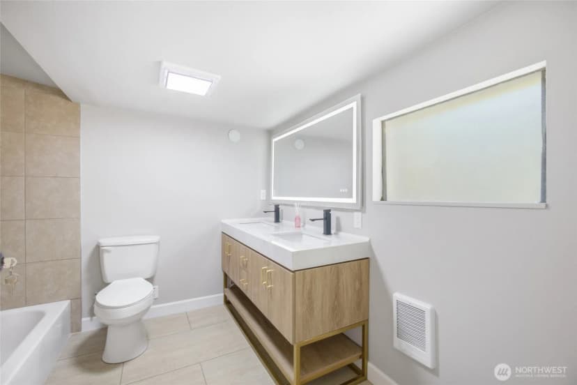 Property photo for 12243 16th Avenue S, Seattle photo 19