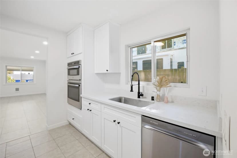 Property photo for 12243 16th Avenue S, Seattle photo 8