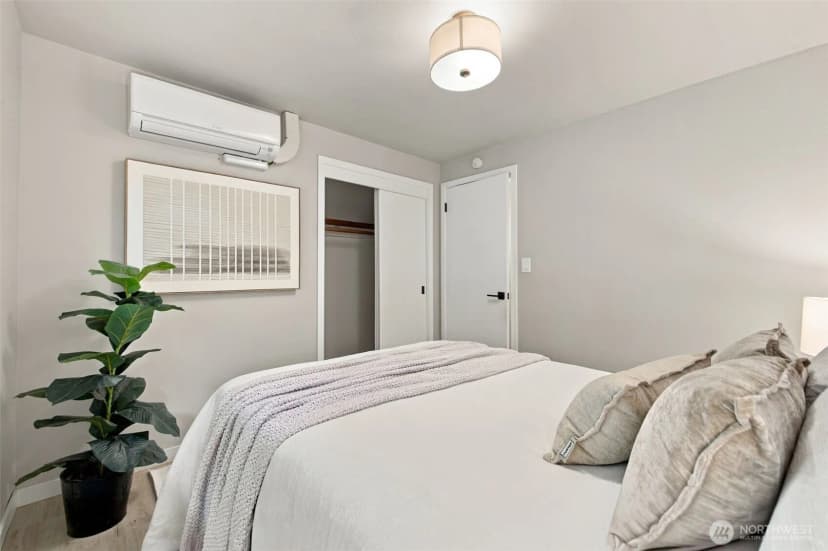Property photo for 3860 Ne 41st Street, Seattle photo 18