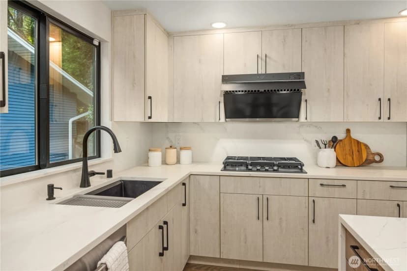 Property photo for 3718 130th Avenue Ne, Bellevue photo 16