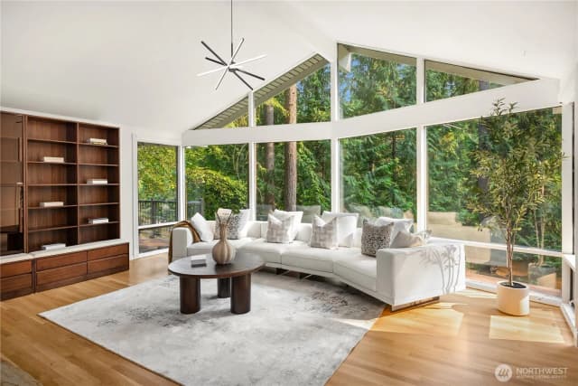 Property photo for 3718 130th Avenue Ne, Bellevue
