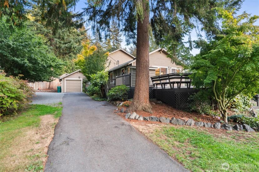 Property photo for 1228 S Lake Stickney Drive, Lynnwood photo 3