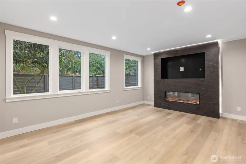 Property photo for 11054 2nd Avenue Nw, Seattle photo 14