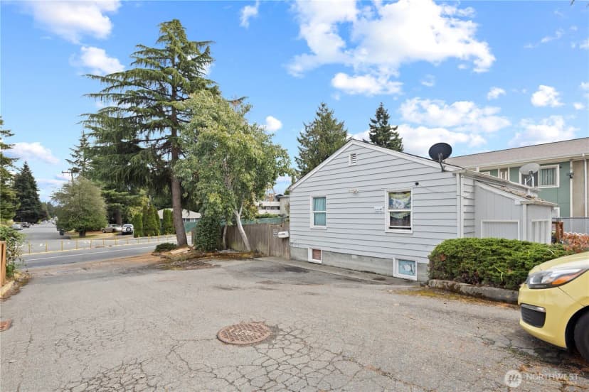 Property photo for 13204 12th Avenue Sw, Burien photo 26