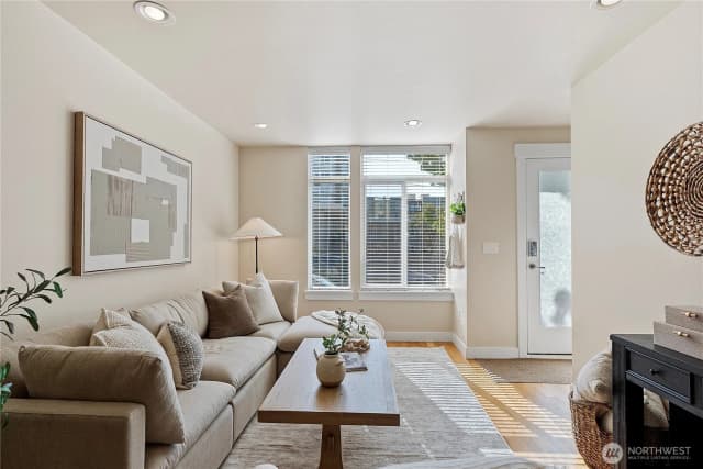 Property photo for 414 Ne 73rd Street, Seattle photo 5
