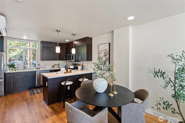 Property photo for 414 Ne 73rd Street, Seattle photo 3