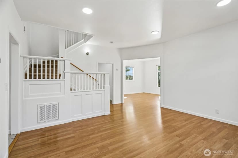 Property photo for 6558 16th Avenue Nw, Seattle photo 8