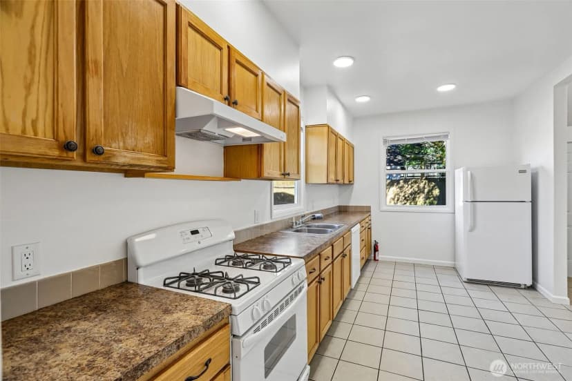 Property photo for 6558 16th Avenue Nw, Seattle photo 11