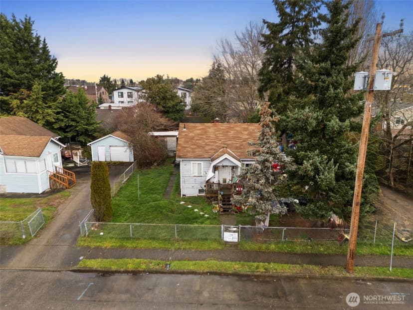 Property photo for 6754 40th Avenue S, Seattle photo 3