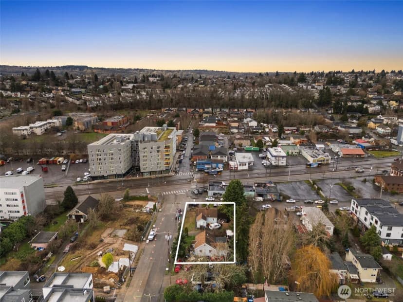 Property photo for 6754 40th Avenue S, Seattle photo 11