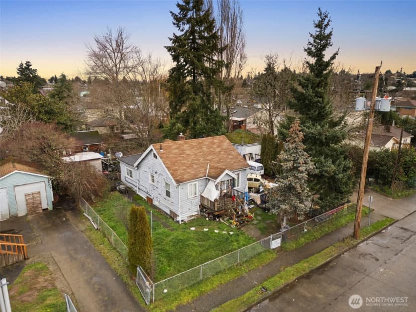 Property photo for 6754 40th Avenue S, Seattle photo 4