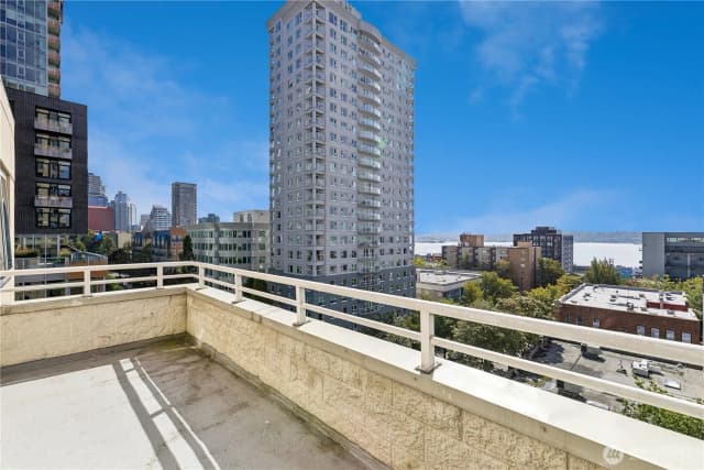 Property photo for 2600 2nd Avenue #1608, Seattle photo 4