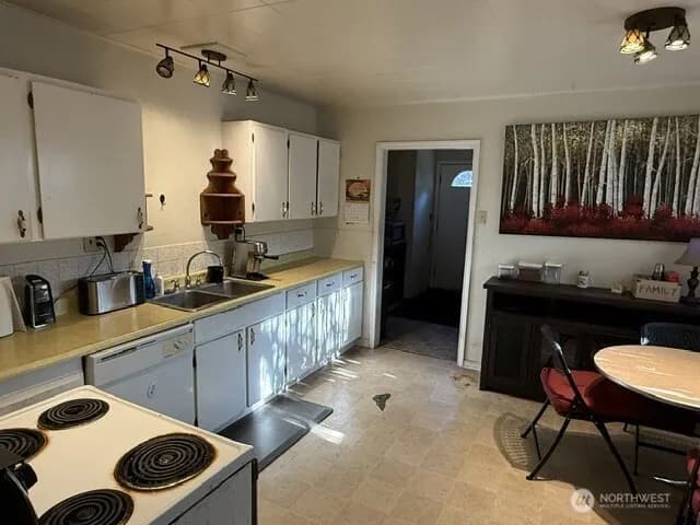 Property photo for 4802 S American Lake Boulevard, Tacoma photo 3