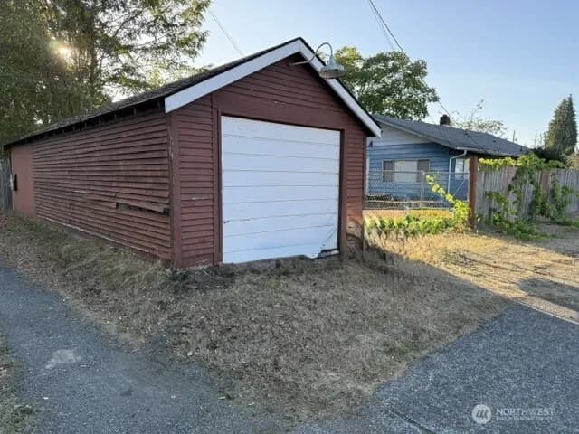 Property photo for 4802 S American Lake Boulevard, Tacoma photo 9
