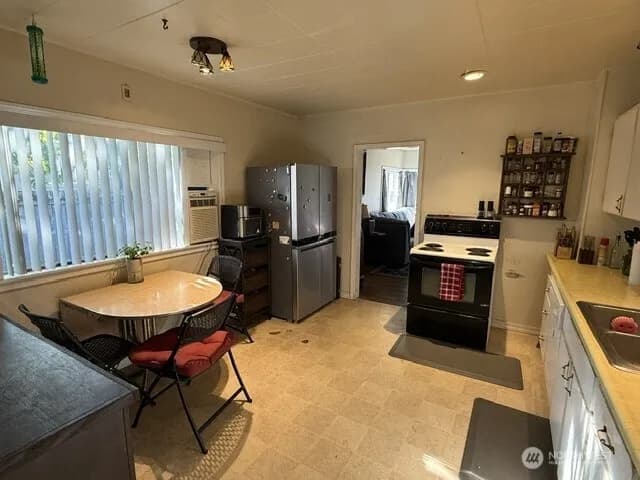 Property photo for 4802 S American Lake Boulevard, Tacoma photo 5