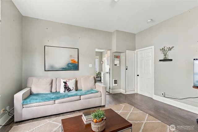 Property photo for 547 S Sullivan Street, Seattle photo 4