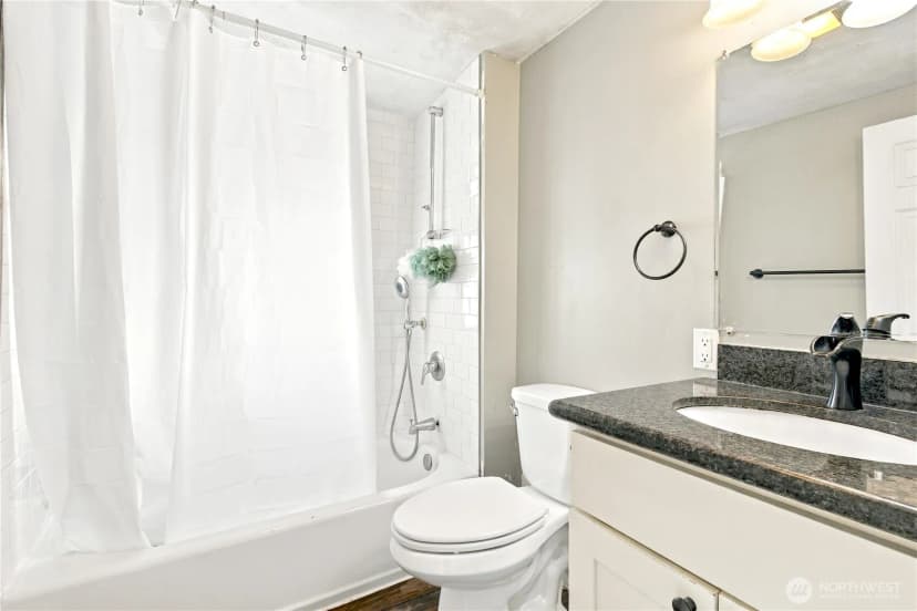 Property photo for 547 S Sullivan Street, Seattle photo 9