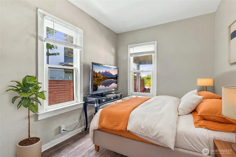 Property photo for 547 S Sullivan Street, Seattle photo 8