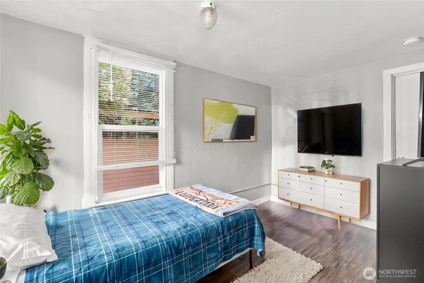 Property photo for 547 S Sullivan Street, Seattle photo 7