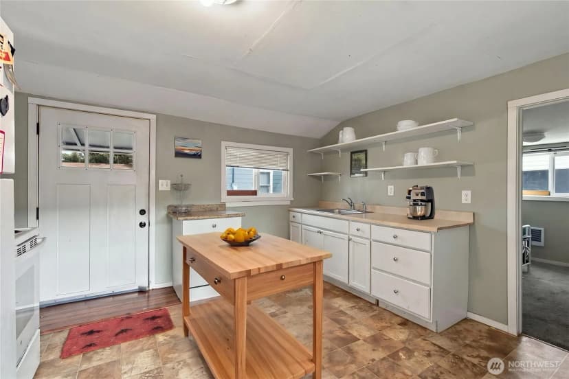 Property photo for 547 S Sullivan Street, Seattle photo 11