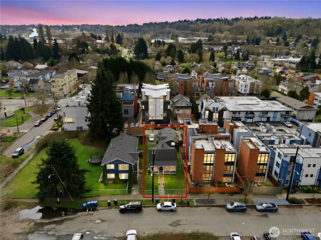 Property photo for 547 S Sullivan Street, Seattle photo 3