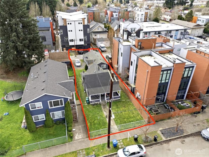 Property photo for 547 S Sullivan Street, Seattle photo 2
