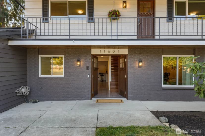 Property photo for 11601 Ne 150th Place, Kirkland photo 2