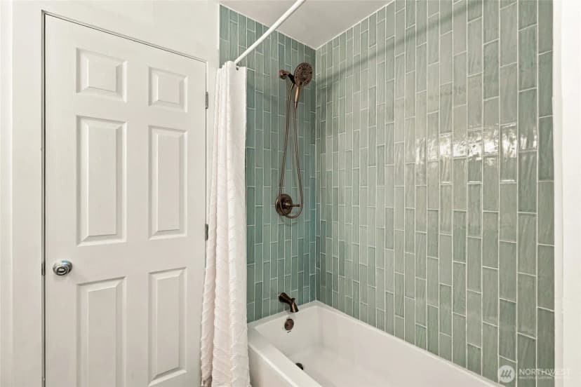Property photo for 10233 8th Avenue Sw, Seattle photo 9