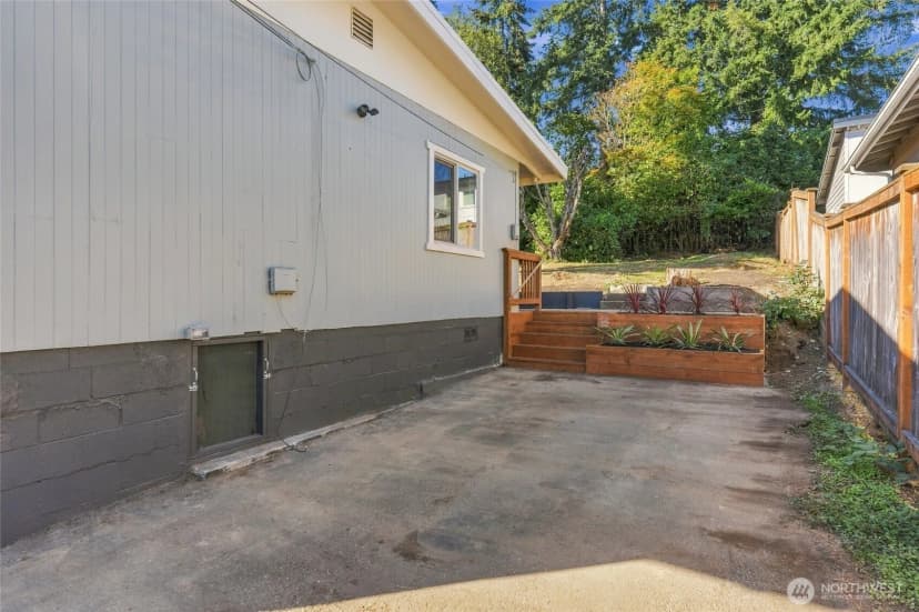 Property photo for 10233 8th Avenue Sw, Seattle photo 15