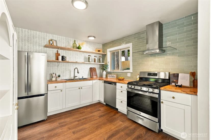 Property photo for 10233 8th Avenue Sw, Seattle photo 5