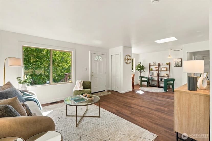 Property photo for 10233 8th Avenue Sw, Seattle photo 3