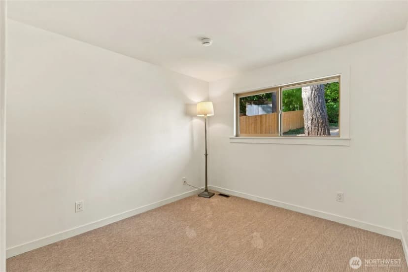 Property photo for 10233 8th Avenue Sw, Seattle photo 10