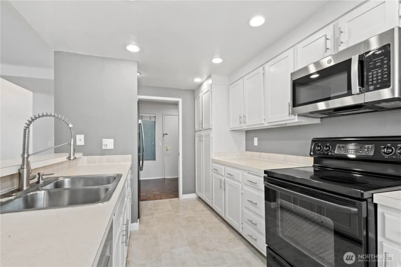 Property photo for 7525 Old Redmond Road #403, Redmond photo 9