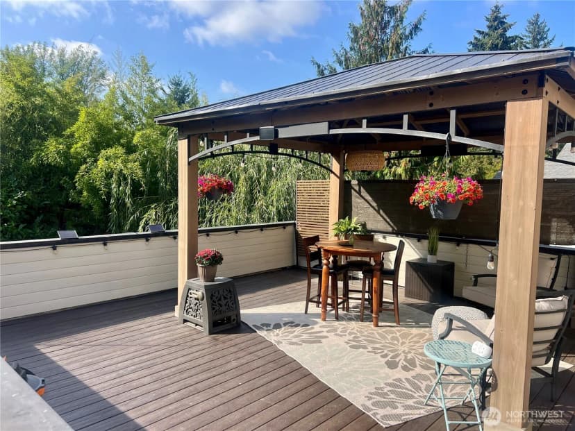 Property photo for 17514 W Riverside Drive, Bothell photo 33