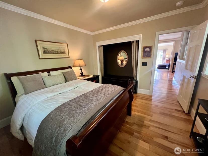 Property photo for 17514 W Riverside Drive, Bothell photo 12