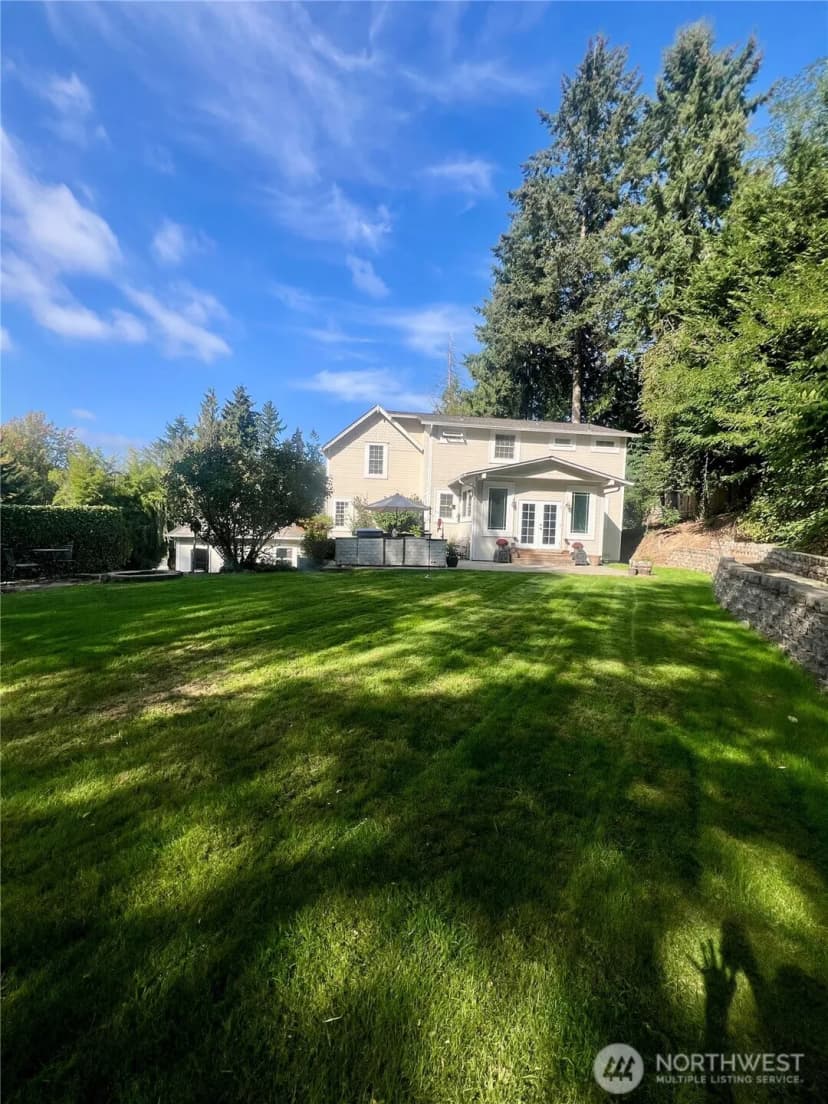 Property photo for 17514 W Riverside Drive, Bothell photo 3