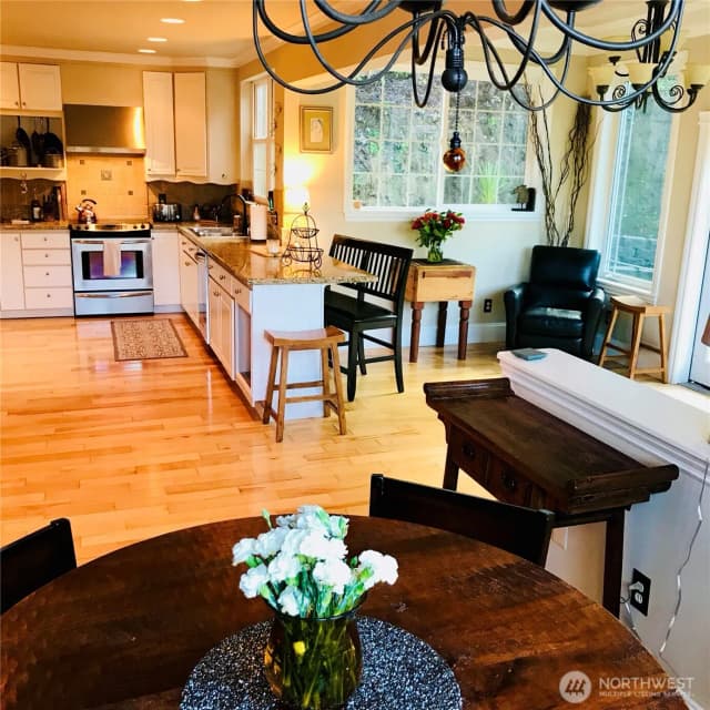 Property photo for 17514 W Riverside Drive, Bothell photo 5