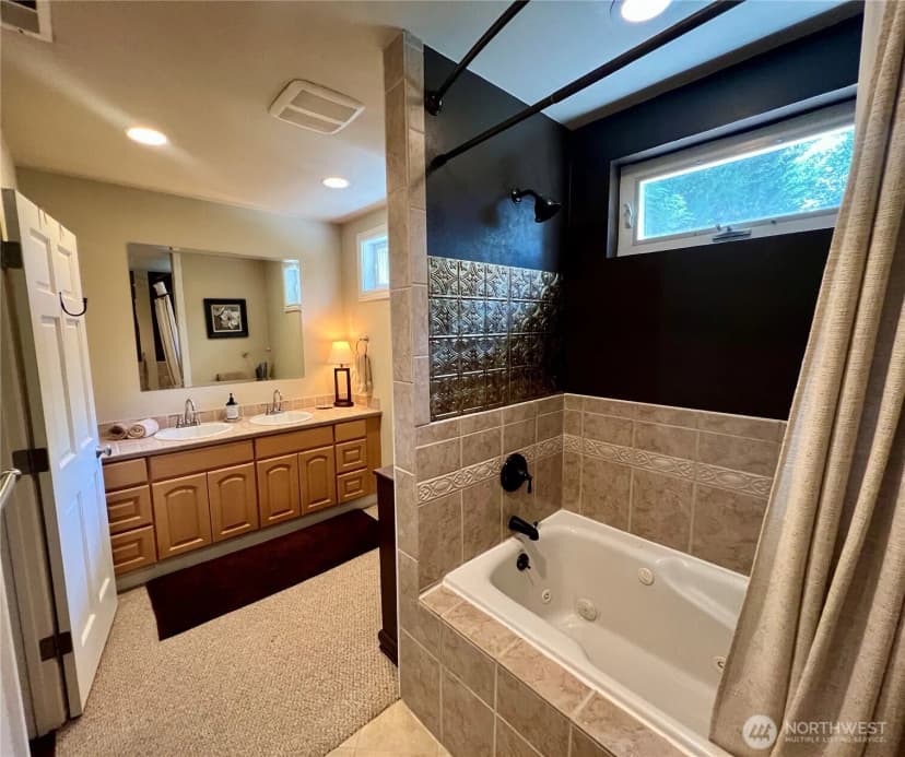 Property photo for 17514 W Riverside Drive, Bothell photo 22