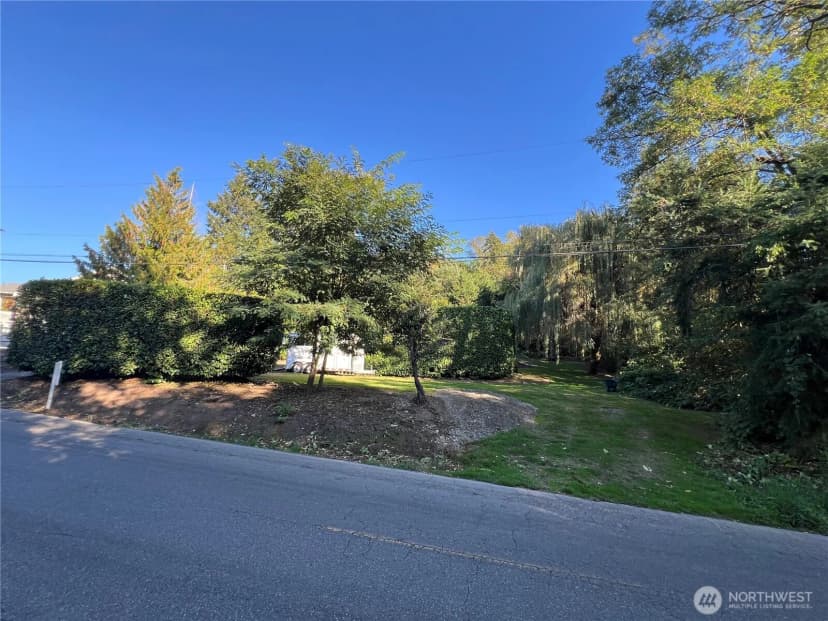 Property photo for 17514 W Riverside Drive, Bothell photo 25