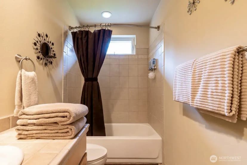 Property photo for 17514 W Riverside Drive, Bothell photo 18
