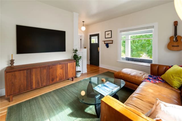 Property photo for 4023 47th Avenue Sw, Seattle photo 5