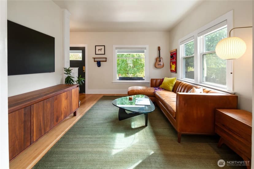 Property photo for 4023 47th Avenue Sw, Seattle photo 4